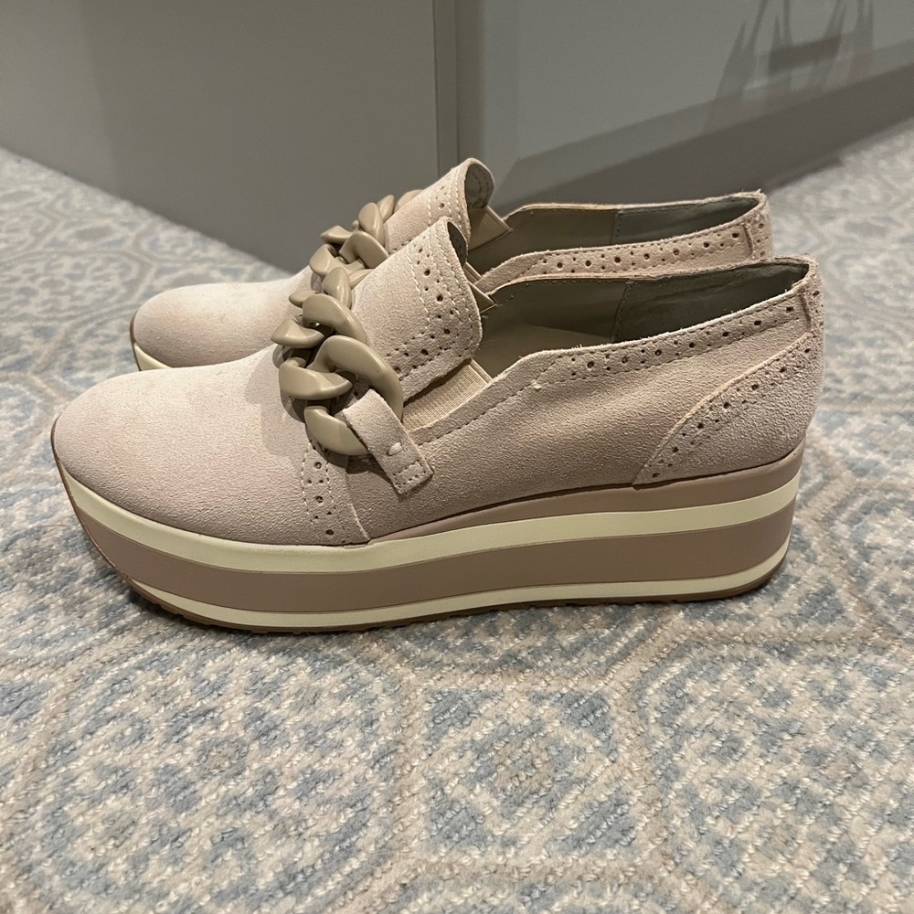 JHENEE Dolce Vita shoe 

Suede Upper + Plastic buckle 
2" Platform Height